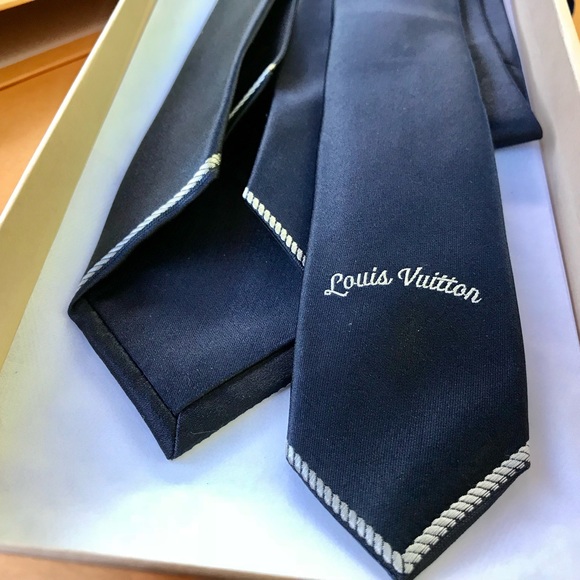 🎁LV JOURNEY🎁🆕💯AUTHN LOUIS VUITTON TRAVEL CAMBODIA BLUE PANTHER MOTIF TIE🔥 - Picture 7 of 16